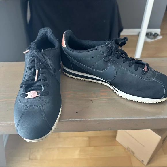 Nike - Women's Cortez Black & Rose Gold Sneakers - US 10.0 - Picture 8 of 9